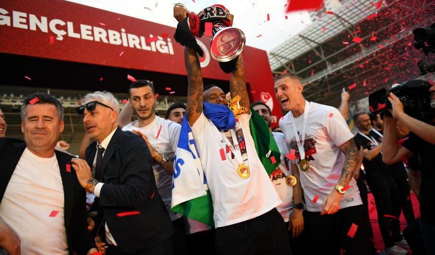 Gençlerbirliği Süper Lig’e kupayla döndü