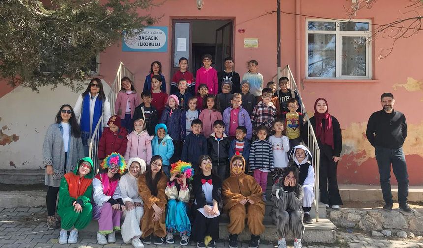Lise öğrencilerinden köy çocuklarına keyifli etkinlik
