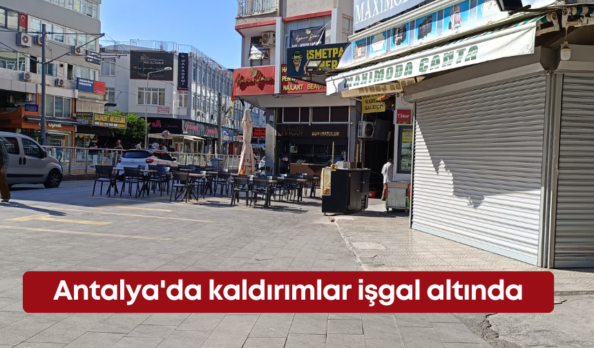 Antalya'da kaldırımlar işgal altında