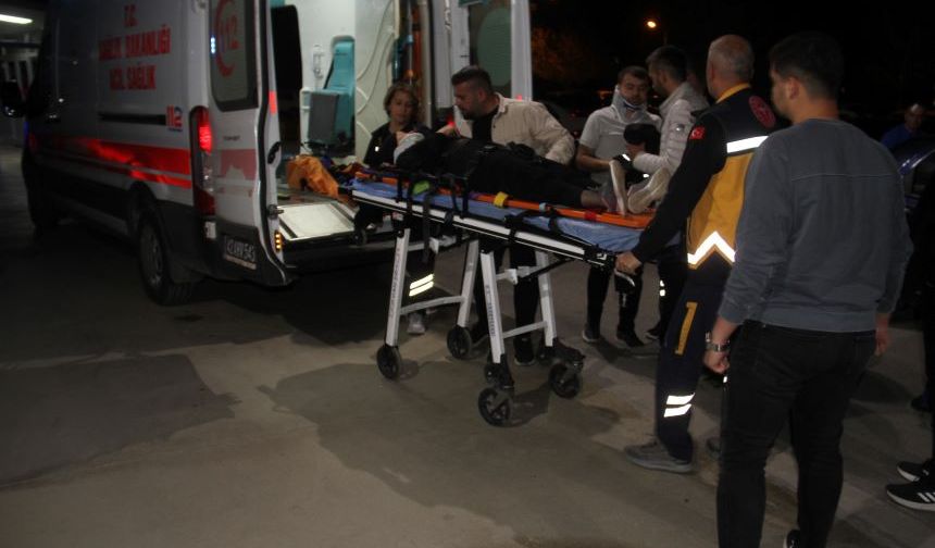İnsanlık öldü dedirtti! Yayalara çarpan motosiklet sürücüsü kaçtı