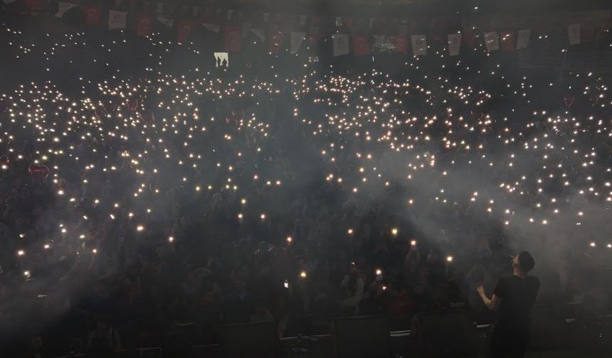 Kumluca'da 7'den 70'e herkes Blok 3 konserinde coştu