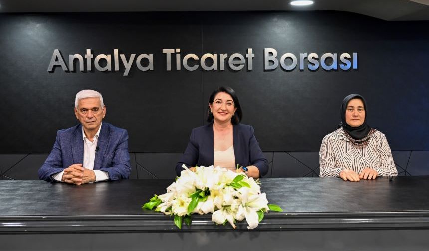 Antalyalı çiftçiler dertli: "Tarım karın doyurmuyor, gençler kaçıyor"