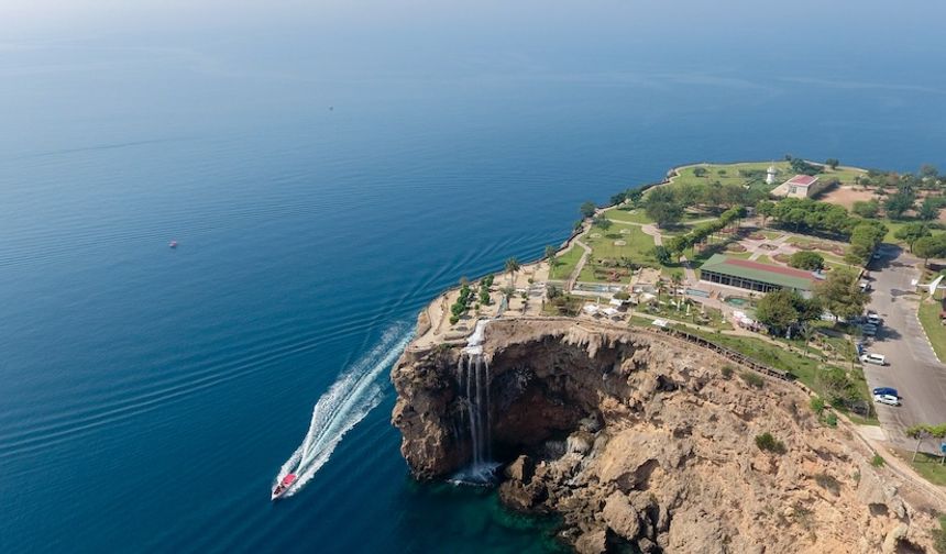 Antalya çicek desenleri günleri başlıyor: Gençler doğayı sanata dönüştürüyor
