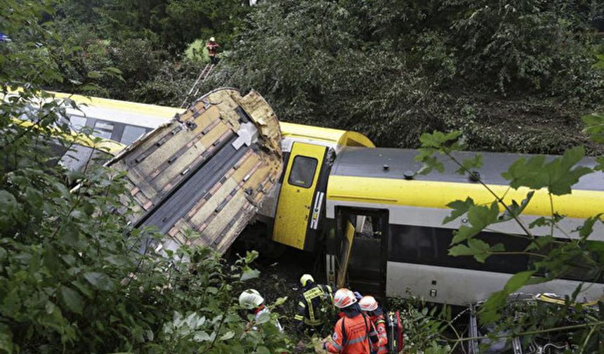 Almanya’da tren kazası! Ölü ve yaralılar var