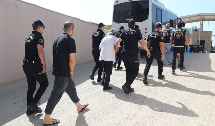 Antalya'da aranan 171 kişi yakalandı!