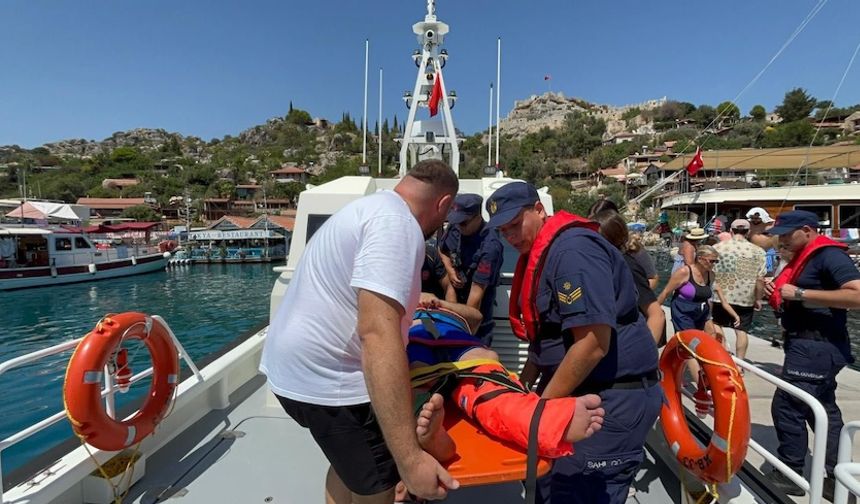 Ayağı kırılan vatandaş Kaleköy'den deniz yoluyla kurtarıldı