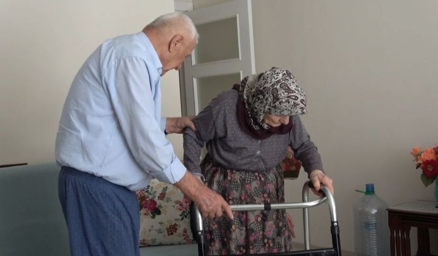 Isparta’da asansör çilesi: Yaşlı çift evlerinde mahkûm kaldı