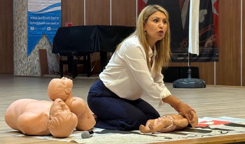 Bodrum'da gazeteciler ilkyardımı öğrendi