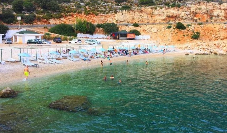 Finike’de sahil temizliği etkinliği düzenleniyor