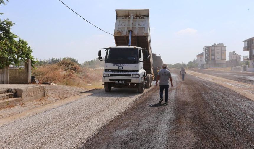 Kepez Belediyesi'nden 16 bin metrekarelik asfalt yatırımı