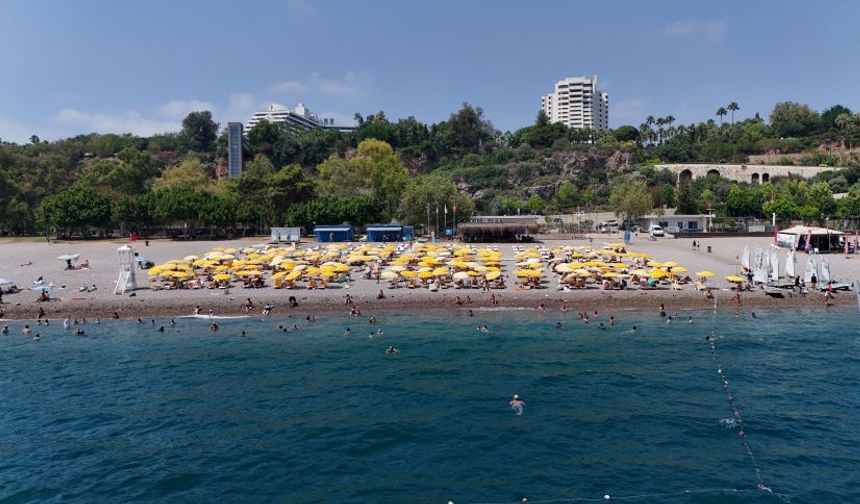 Antalya'da en çok ilgi gören plajlardan biri Büyükşehir'in plajı oldu