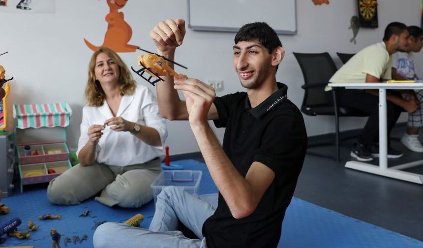 Mersin'de "Mola Evi"nde çocuklar eğitim, aileler nefes alıyor