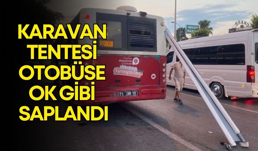 Antalya’da ilginç kaza! Karavan tentesi otobüse ok gibi saplandı