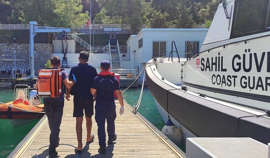 Fethiye'de gezi teknesi keyfi tıbbi müdahale ile bitti