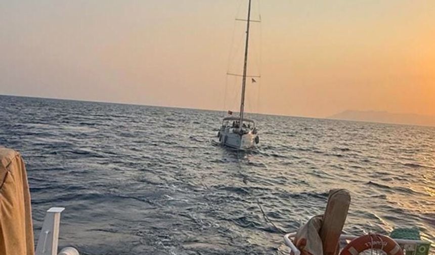 7 kişi taşıyan tekne denizde sürüklendi, Kıyı Emniyeti devreye girdi!