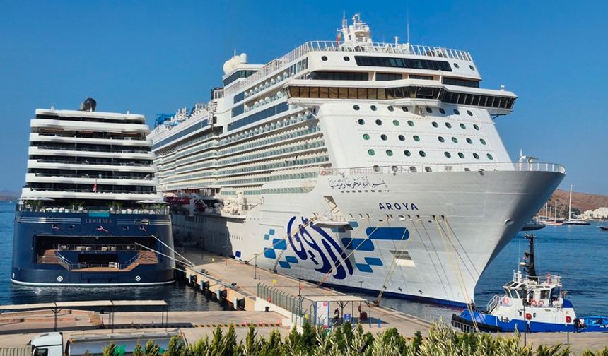 Bodrum'a iki gemiden turist akını