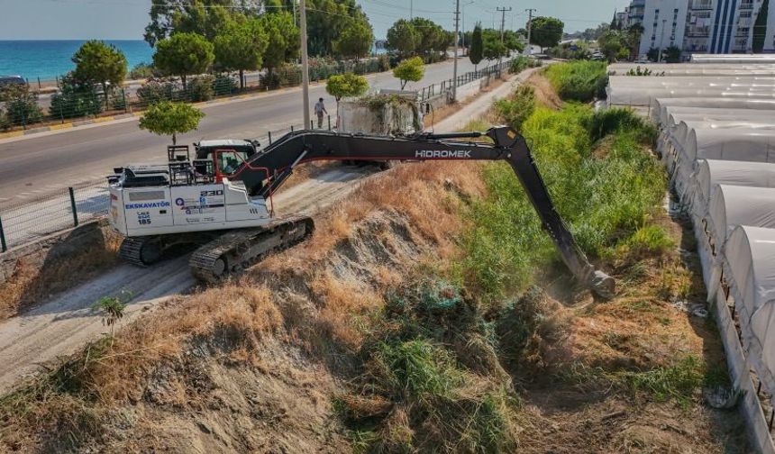 Antalya'da yağmur öncesi ekipler harekete geçti