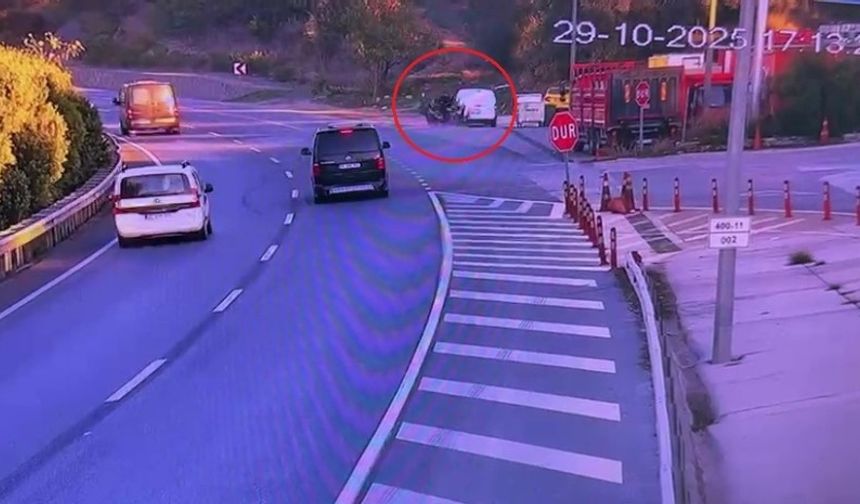 Manavgat'ta otomobile çarpan motosiklet sürücüsü ölümden döndü