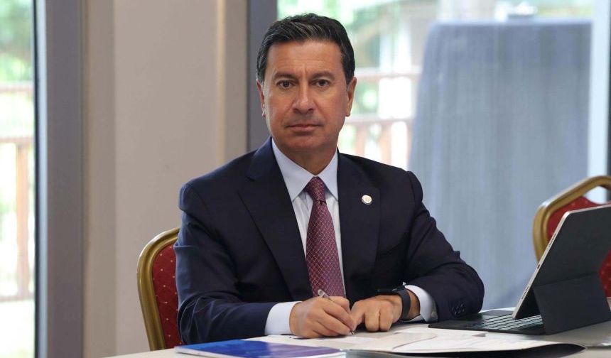 Muğla Büyükşehir Belediye Başkanı Ahmet Aras CHP'den ayrıldı!
