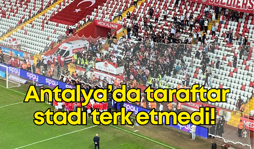 Antalya’da taraftar stadı terk etmedi, takım sahaya geri döndü!