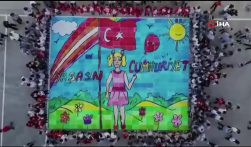 Erdemli'de öğrencilerden 80 metrekarelik 'Cumhuriyet' yapbozu