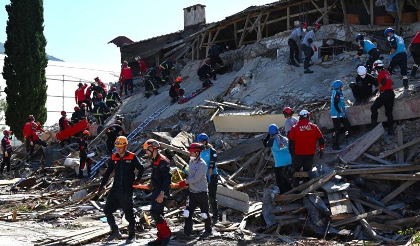 Bu fotoğrafları gören gerçekten deprem olduğunu sanır