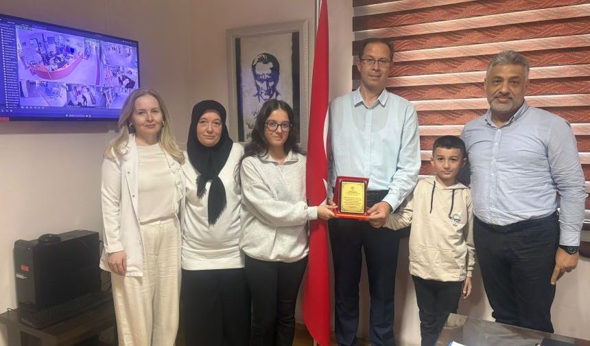 Kızının iyileştiği hastaneye yatak bağışladı