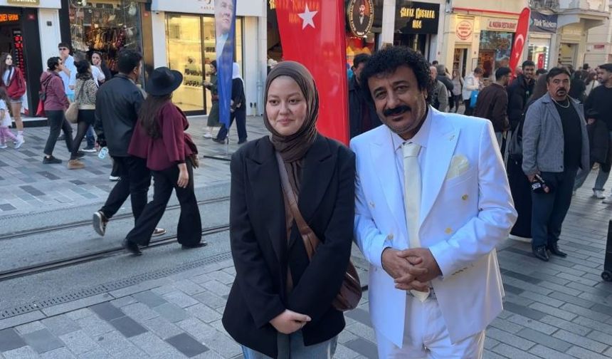 Antalyalı Müslüm Gürses'e Taksim sokaklarında yoğun ilgi