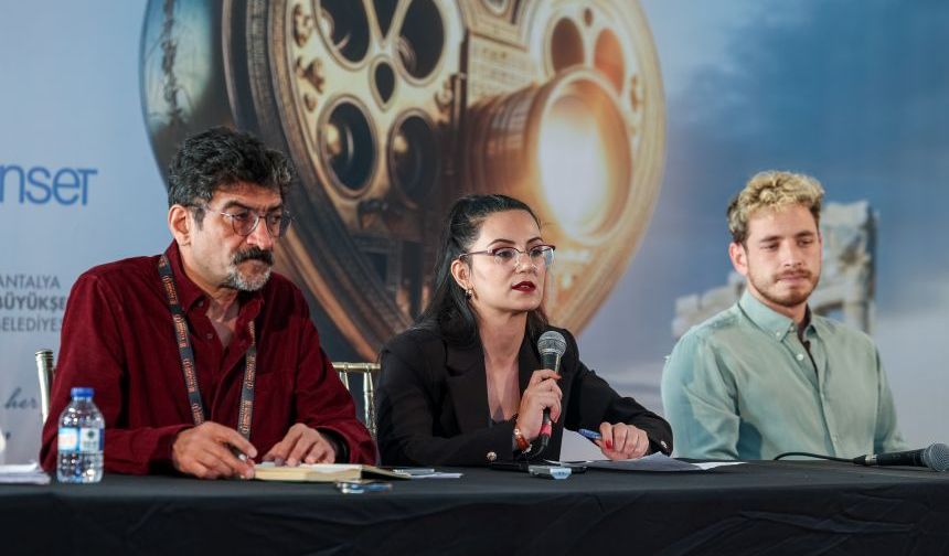 Altın Portakal’da Şerif Gören anıldı, sinemanın sorunları masaya yatırıldı