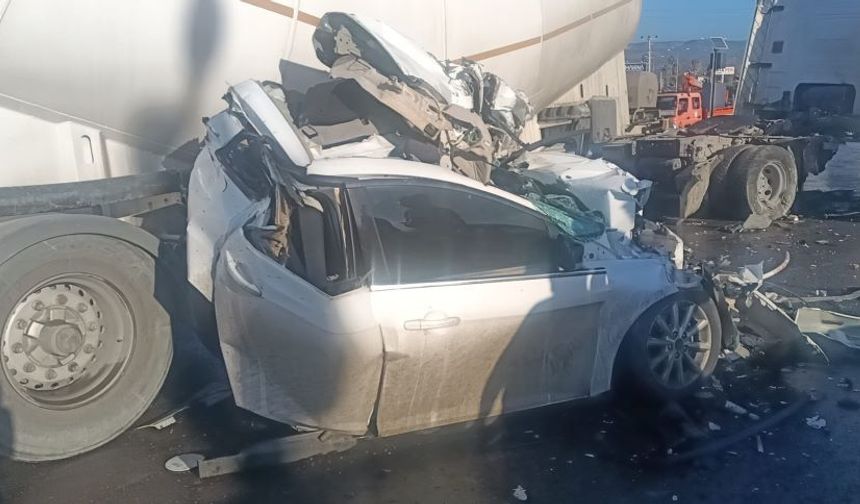 Mersin'de otomobil sürücüsü, kıl payı ölümden döndü