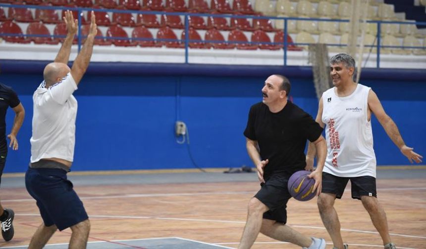 Cem Kotan basketboldaki hünerlerini sergiledi