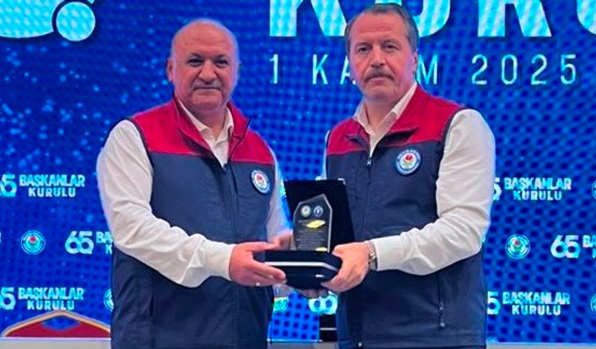 Eğitim Bir-Sen Antalya Şubesi'ne yeni üye rekoru plaket getirdi!