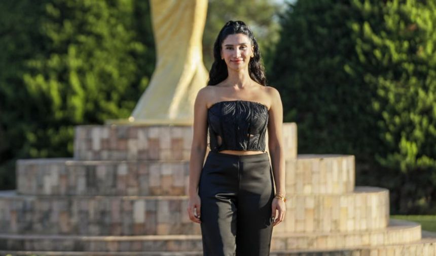 Hem yönettiği hem de oynadığı film Altın Portakal’da büyük beğeni topladı