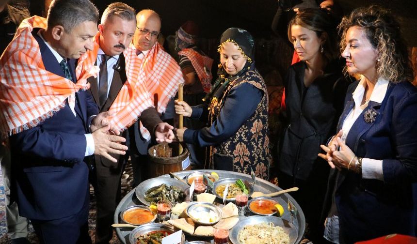 Kemer’in coğrafi işaret adayı lezzetleri Yörük Parkı’nda tanıtıldı