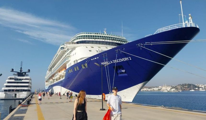 Devasa gemi Muğla’ya 1853 turist getirdi