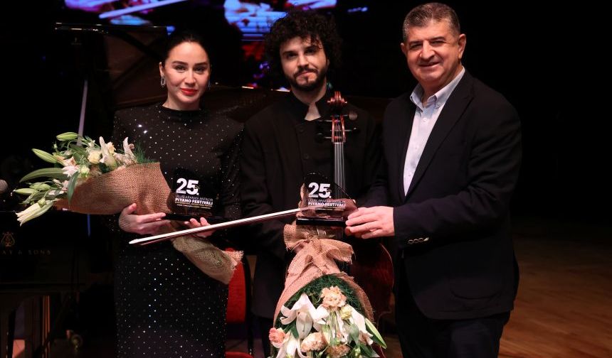 Antalya'da Jamal Aliyev ve Ece Dağıstan müzikseverlerle buluştu