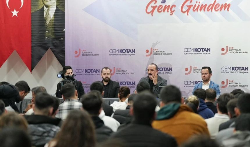 Cem Kotan gençlerle buluştu: “Gençliğimizin enerjisi bizlere güç veriyor”