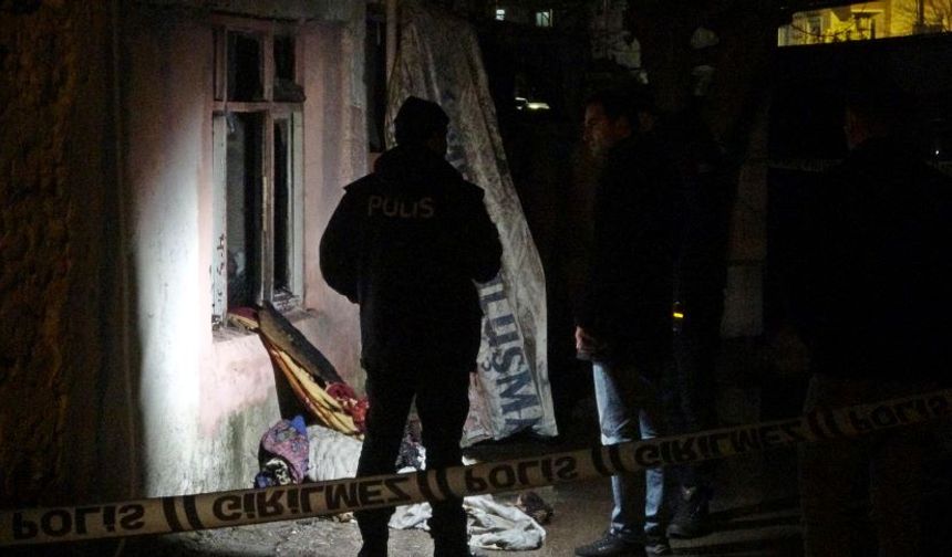 Antalya'da gecekondu kül oldu! 1 kişi hayatını kaybetti