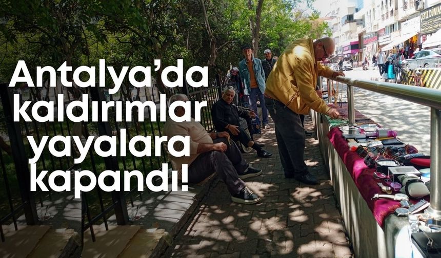Antalya’da kaldırımlar yayalara kapandı!