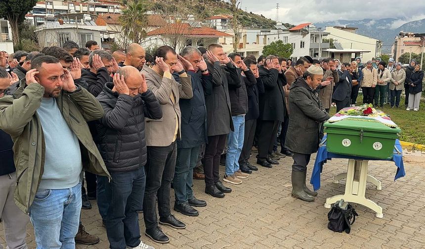 Okul bahçesinde vefat eden 11 yaşındaki Öykü, gözyaşlarıyla toprağa verildi
