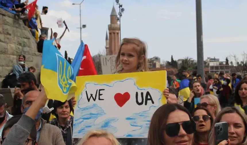 Antalya'da yaşayan Ukraynalılar, direniş ve dayanışma için buluşuyor