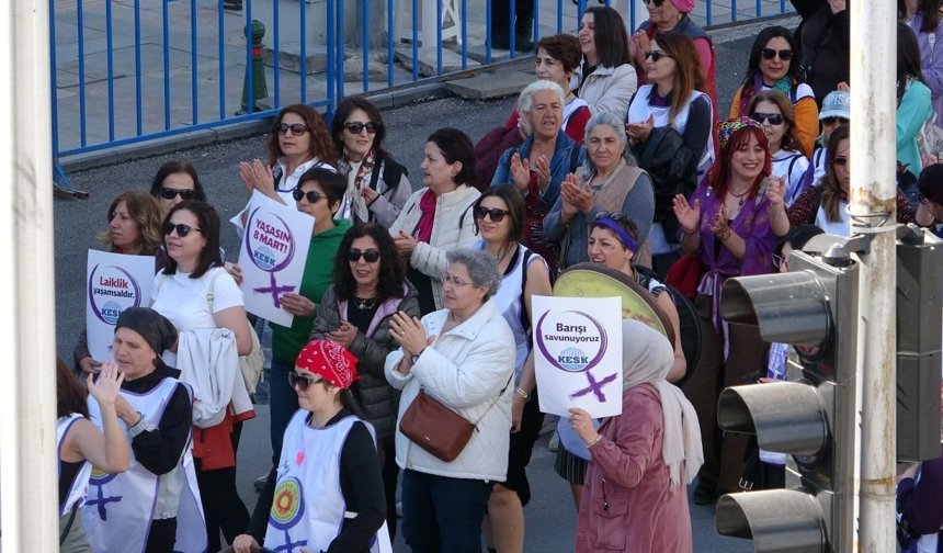 8 Mart’ta Antalya’da kadınlar meydanlara çıktı