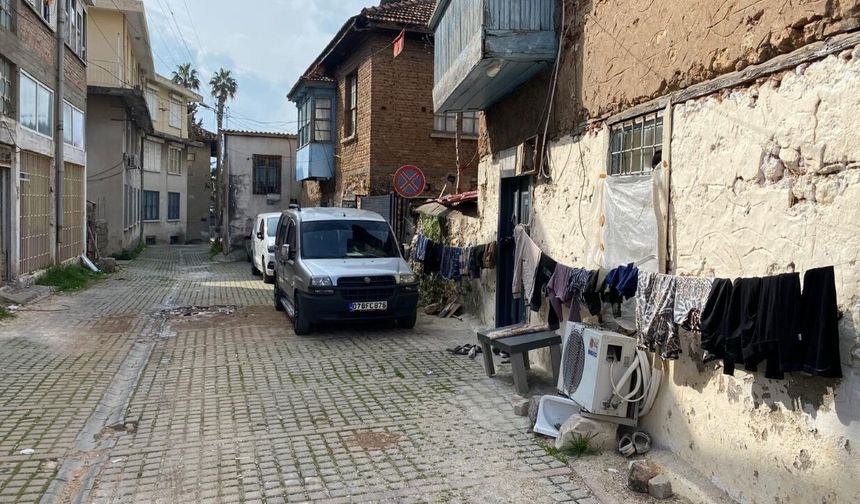 Antalya’da 50 metrede iki faklı dünya! Mahalleler arasında büyük uçurum