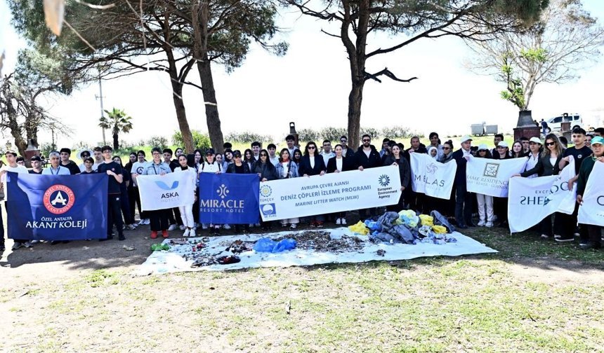 Lara Sahili’nde Sıfır Atık Günü’nde plaj temizliği