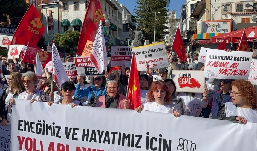 Antalya’da kadınlar haykırdı: “Siz tek biz hepimiz”