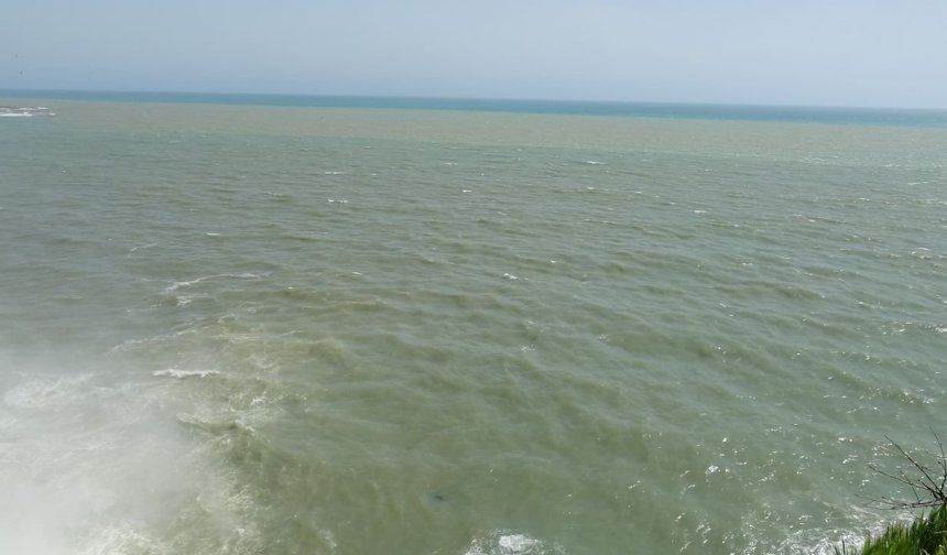 Düden Şelalesi’nden akan çamur denizi kahverengine çevirdi