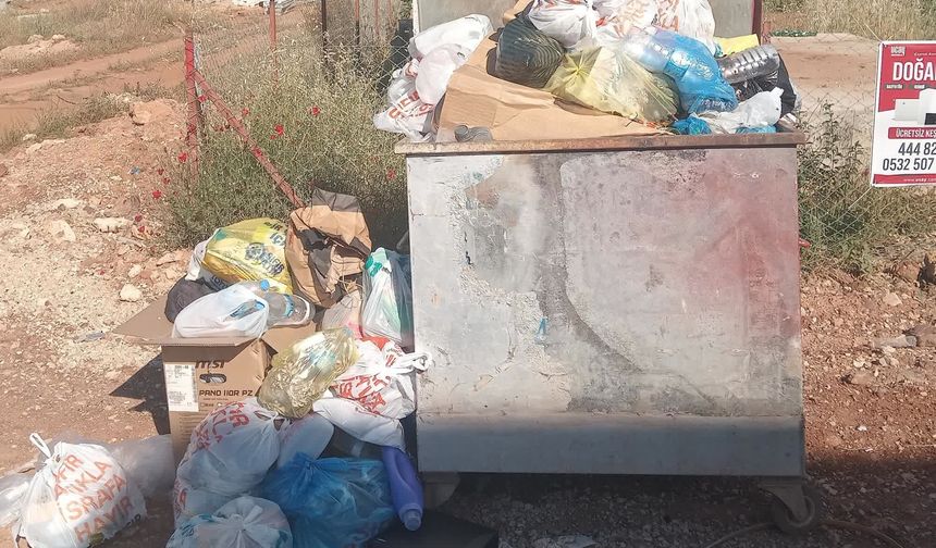 Döşemealtı ilçesinde çöp sorunu! Vatandaşlardan şikayet yağdı