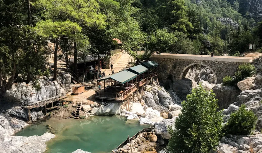 Antalya Kemer Kesme Boğazı, Kurban Bayramı tatilinin vazgeçilmez rotası oldu