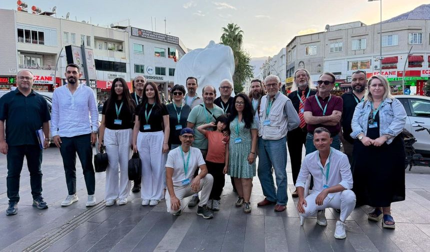 Kemer sokaklarında sanat var