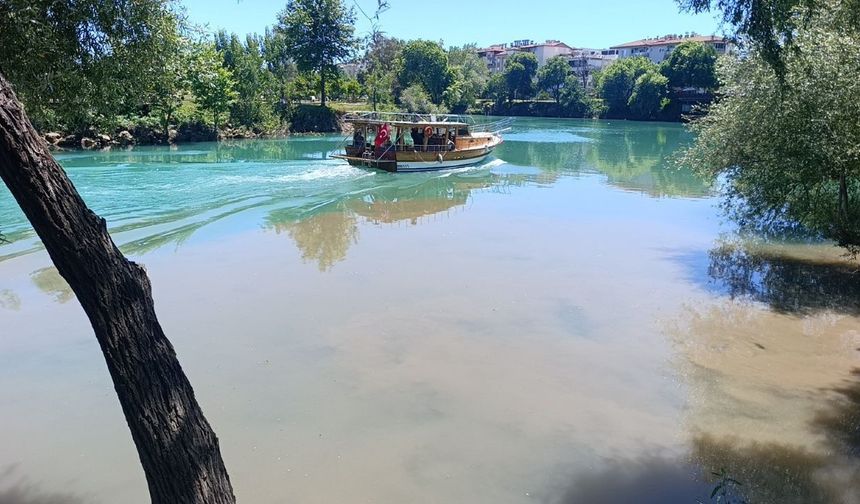 Şarkılara konu olan Manavgat Irmağı kahverengiye döndü